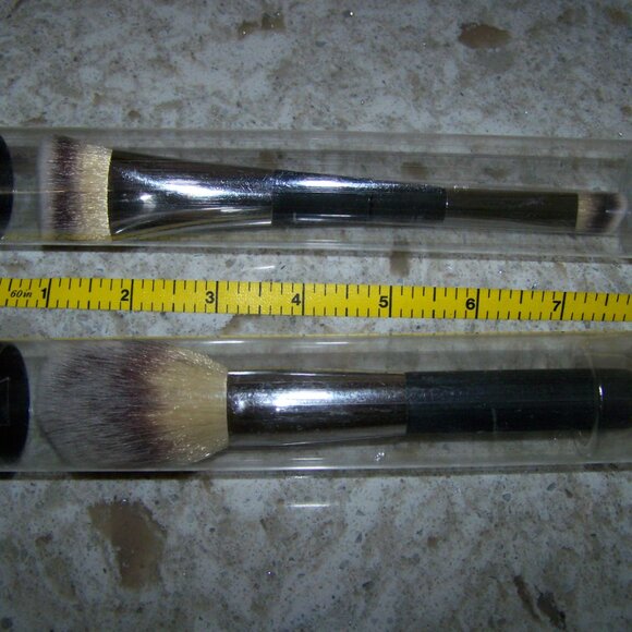 It Heavenly Luxe Makeup Brush Duo - Picture 2 of 4